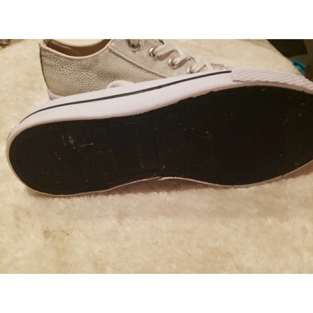 Airwalk‎ Sneakers Women's Size 7 Iridescent Silver Lace Up Low Top Flat